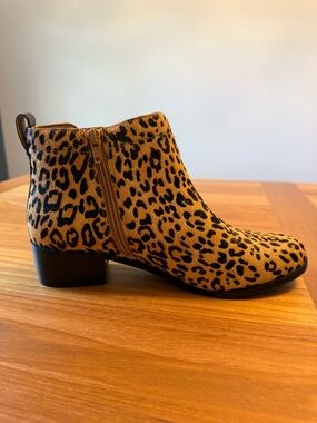 Vionic Haircalf Leopard Print Ankle Boot - Women's Tan/Black - Size 10. NIB